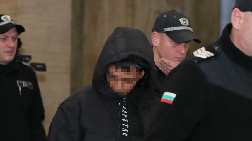 Общественоопасен: Оставиха в ареста 15-годишния, задържан за убийство в мол в София