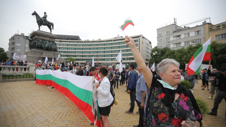 Арести и напрежение на протест на "Възраждане" пред НС (+Снимки)