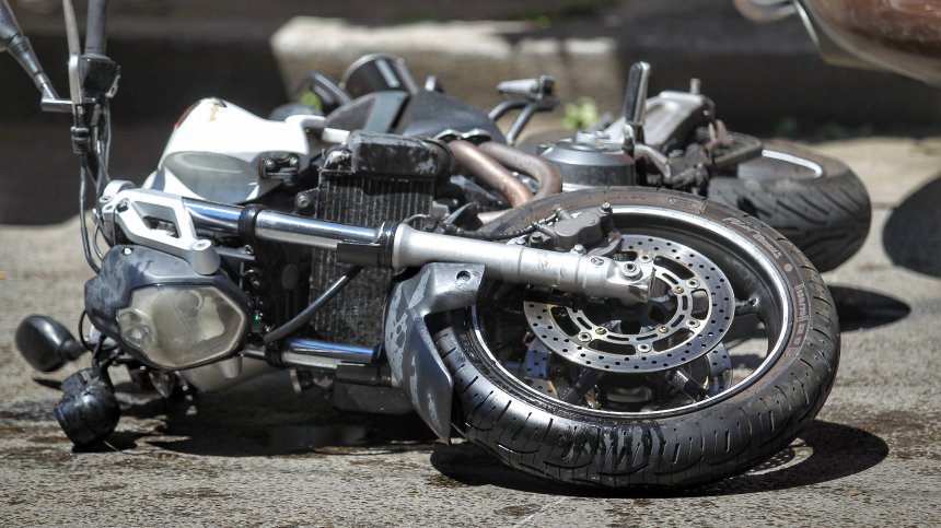 Моторист загина в катастрофа с бус между Дряново и Царева ливада