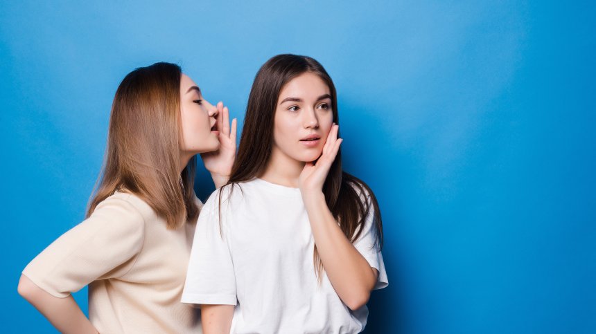 Зодиите, които не могат да не клюкарстват