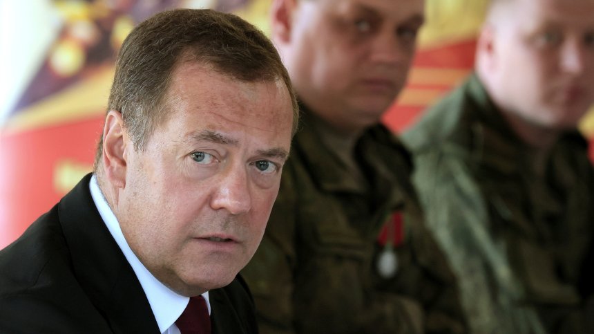 Дмитрий Медведев: Светът търси развитие, не "златния век на Америка"