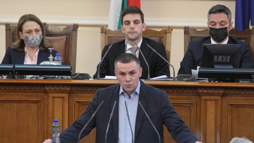 Ицо Хазарта пусна бомбата в големия ден за кабинета "Петков"