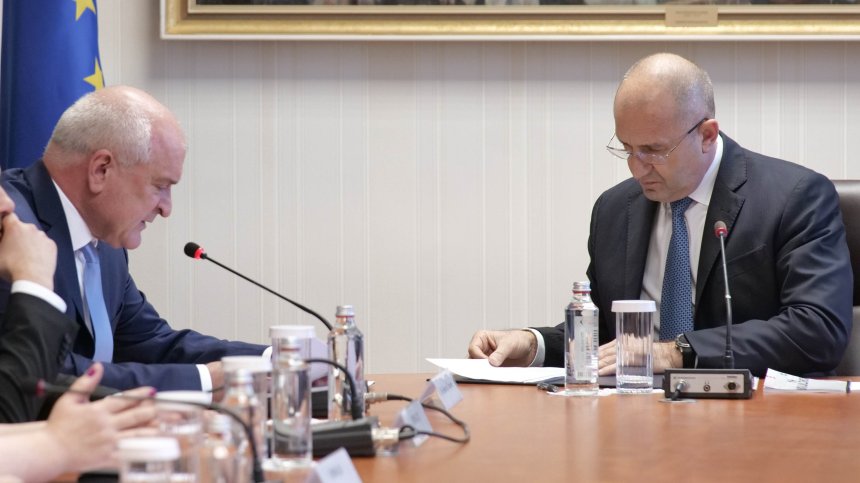 Държавен вестник публикува указа за назначаването на Главчев за външен министър