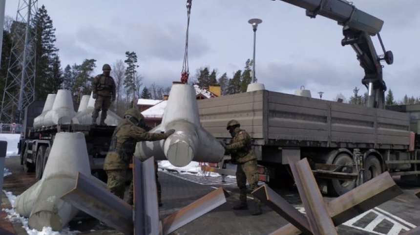 Полша гради противотанкови барикади на границата с Беларус (+СНИМКИ)