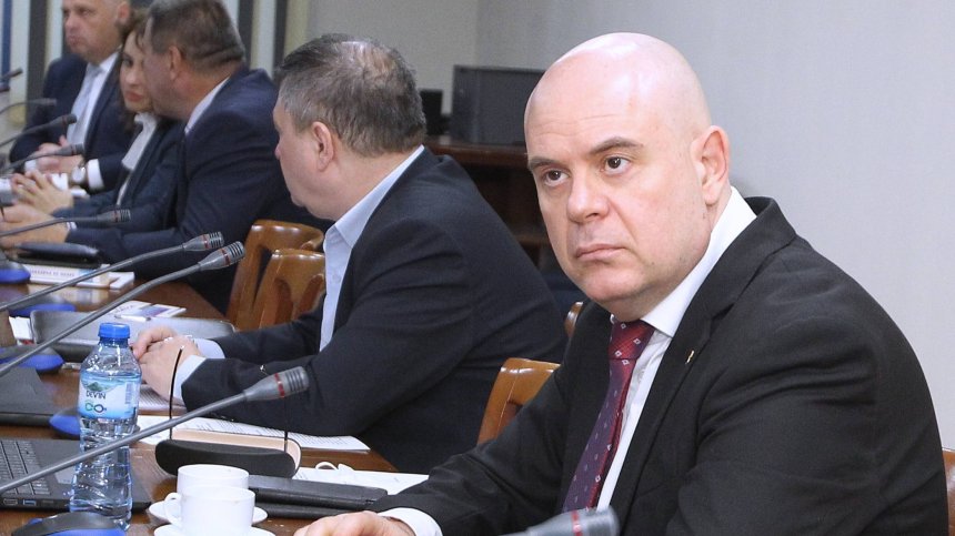 Иван Гешев излиза в отпуск по лични причини, викат го на разпит в прокуратурата