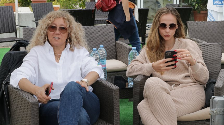 Половинка в живота и личен готвач: Лолита приготвя богата закуска на Гришо в Мелбърн