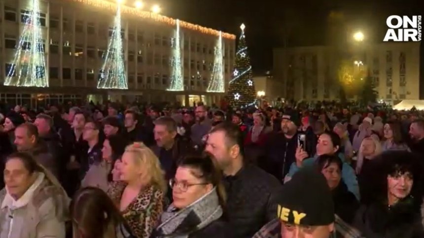 Истинско забавление - габровци отново посрещнаха първи в света Нова година