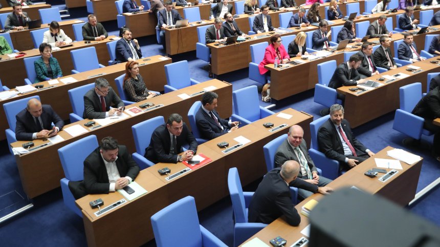 НС гласува отлагането на либерализацията на пазара на тока, синдикатите готвят протест