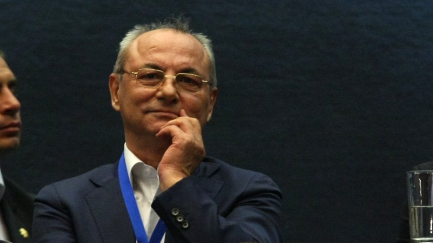 Доган поиска оставката на Пеевски и още петима на ръководни постове