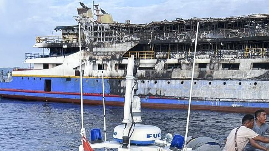 Ферибот с близо 600 души се запали, сред загиналите е бременна жена (+ВИДЕО)