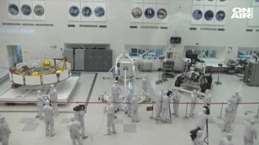 НАСА наема астронавти за мисия до Луната - търсят мъж и жена