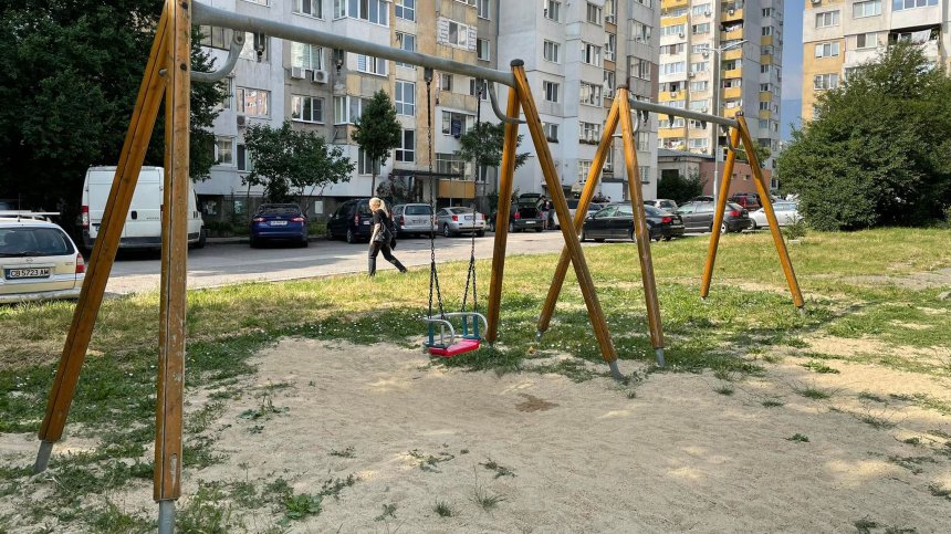 Сигнал от София: Мизерията, в която са принудени да играят децата ни