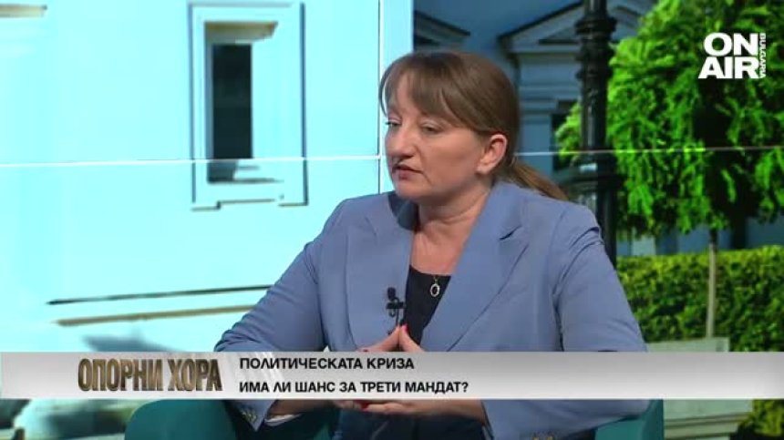 Деница Сачева: Няма снимка, на която "кюлчета, пачки и чекмеджета" да са заедно с Борисов