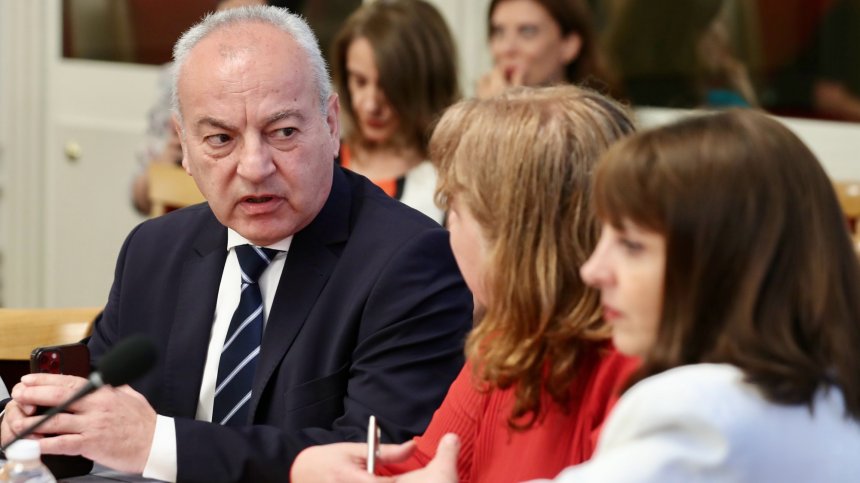Бюджет 2026 на фокус: Донев представя държавната план-сметка във финансовата комисия (СНИМКИ)