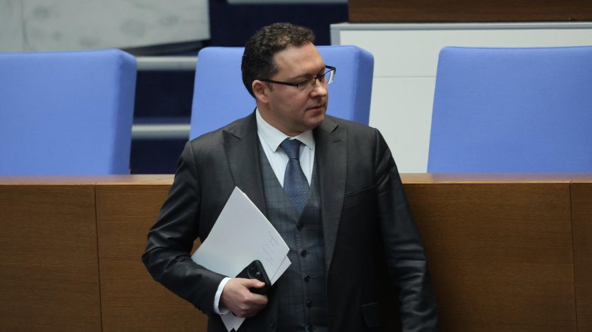 Даниел Митов разпореди доклад на службите за Мартин Божанов - Нотариуса