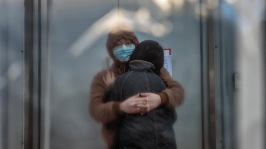 Учените под тревога заради многото случаи на Ковид-19 в Китай, ще ни залее ли нова мутация?