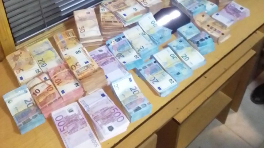 Пачки с половин милион евро се опита да прекара турски шофьор през България