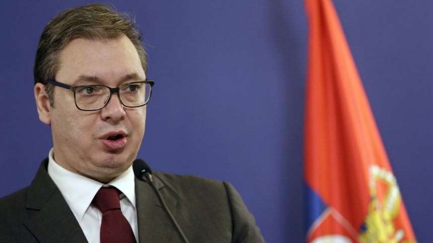 Сръбският президент се ваксинира с китайска ваксина