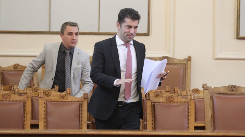 "Продължаваме промяната" предлага ръст на пенсиите средно с 21%, 9% ДДС на парното