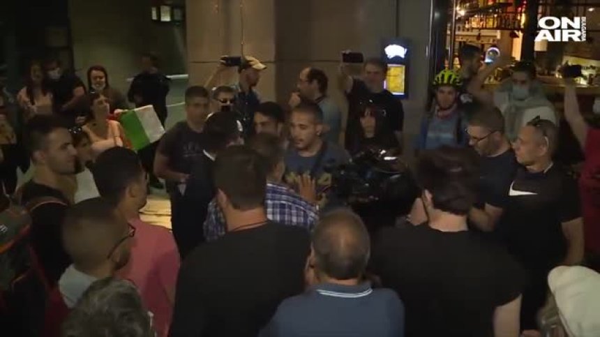 Нападнаха журналисти на "Нова телевизия" на протеста на Орлов мост