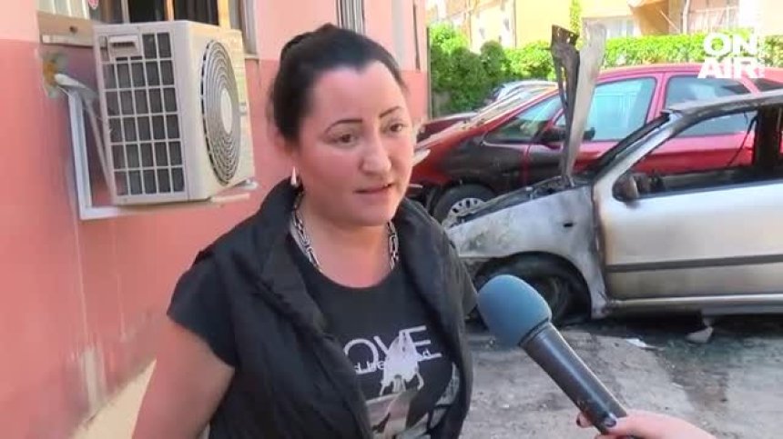 Кола изгоря пред жилищен блок в Русе – за втори път за семейството