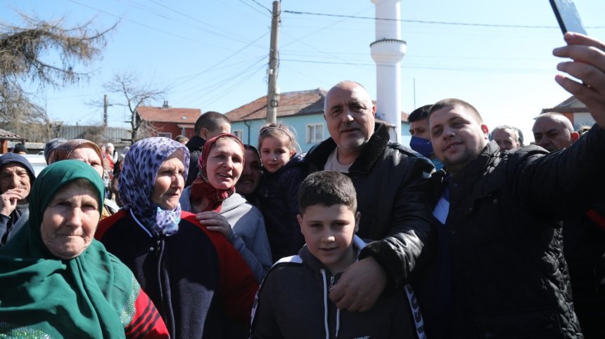 БСП: Борисов обикаля за сметка на народа! ГЕРБ отвърна на обвиненията