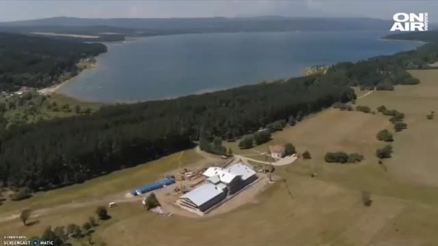 Събарят незаконна постройка край яз. "Искър", собственост на Румен Гайтански-Вълка