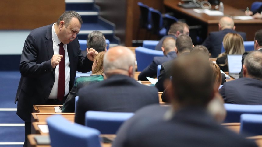 Депутатите приеха промените в данъчните закони: Няма да има "донос-бонус"