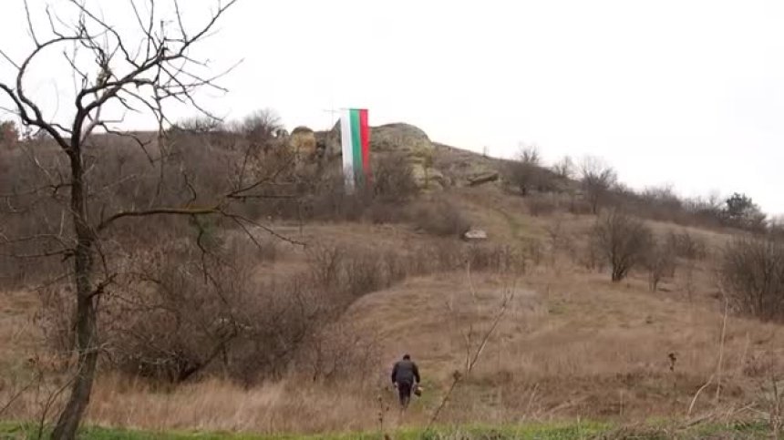 Във варненско село и ушиха, и спуснаха 20-метров трибагреник