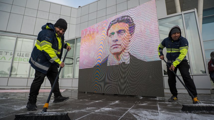 Портретът на Васил Левски посреща пътниците на летището в София