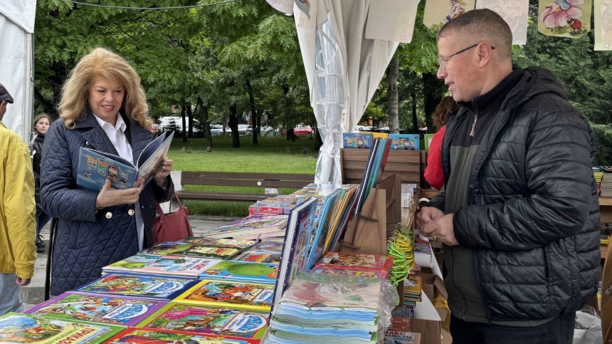Илияна Йотова на Панаира на книгата: AI няма да измести написаното от човека