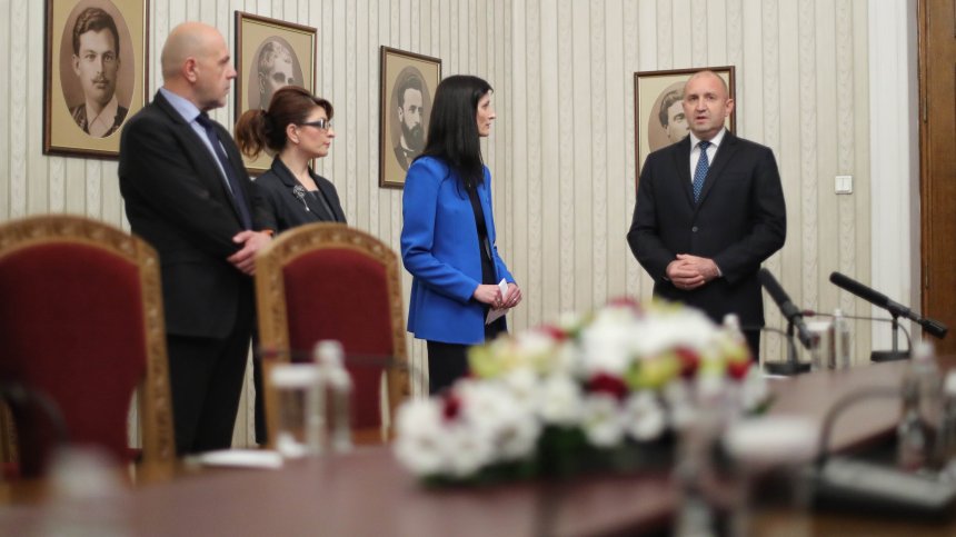 Невъзможното изглежда възможно: ПП-ДБ и ГЕРБ-СДС на крачка от правителство, но не и коалиция