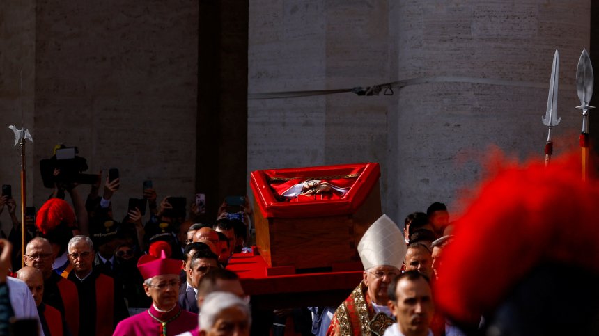 Саркофагът на папа Франциск - семпъл, с мрамор от район на негови предци
