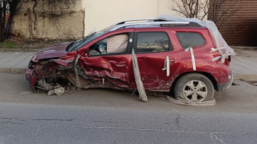 От Helpbook: Пет месеца кола е зарязана след катастрофа, издирват собсвеника