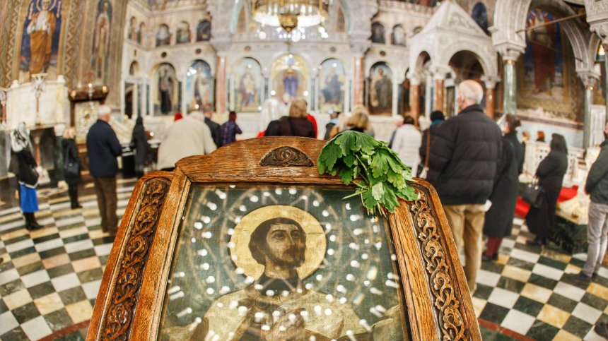 "Св. Александър Невски" чества своя зимен храмов празник (+СНИМКИ)