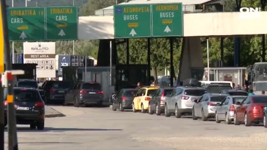 Опашки от автомобили на "Кулата" заради строгия контрол на гръцките власти