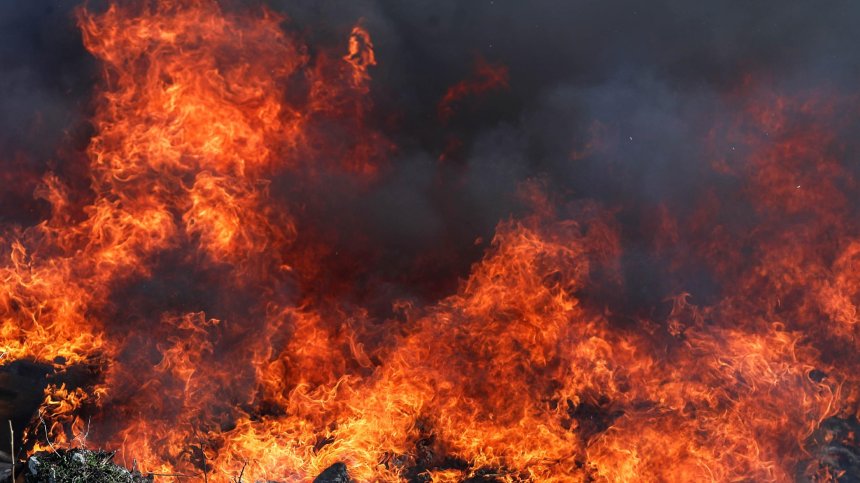 Пожар в бившето помощно училище във Варна