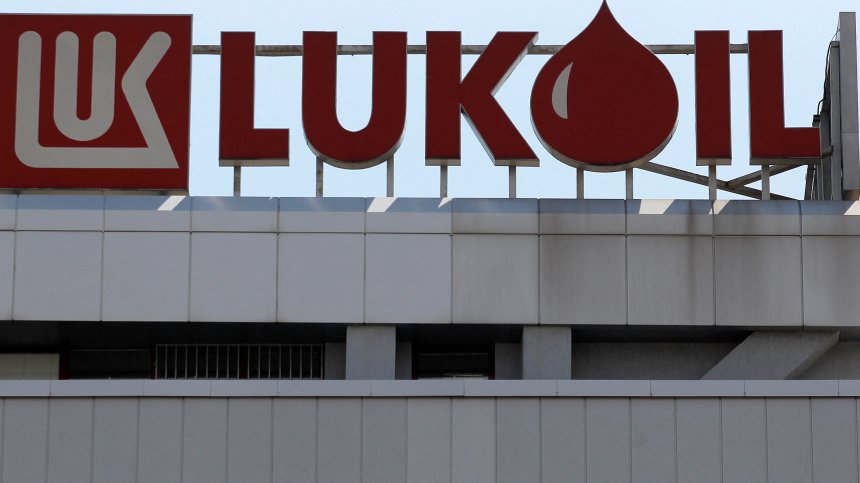 Украйна удари рафинерията на "Лукойл" във Волгоград