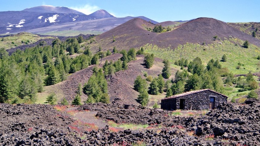 Етна показа признаци на нова активност