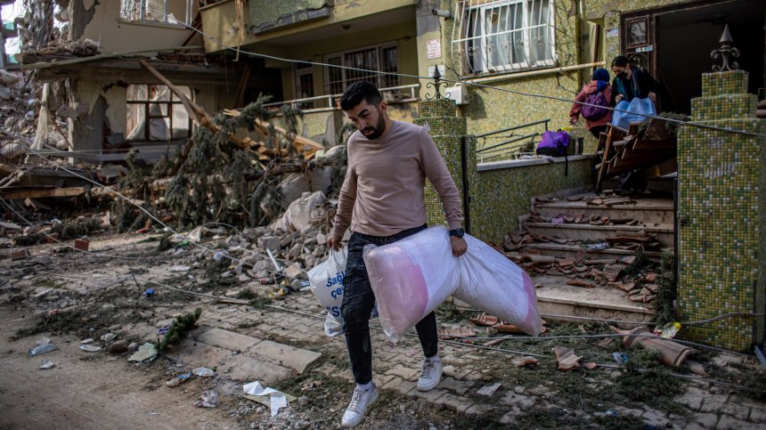 Турция: 118 000 сгради са срутени или трябва да бъдат разрушени