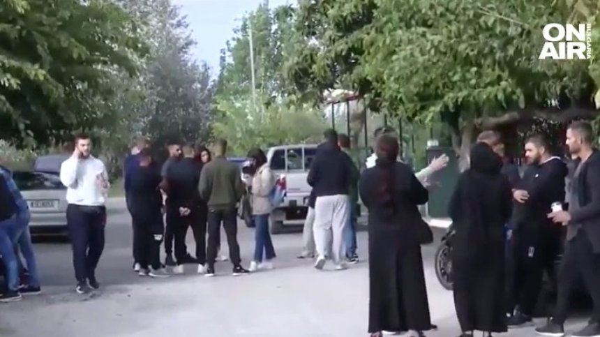 Бунт на роми в Гърция, след като полицаи застреляха 17-годишен младеж