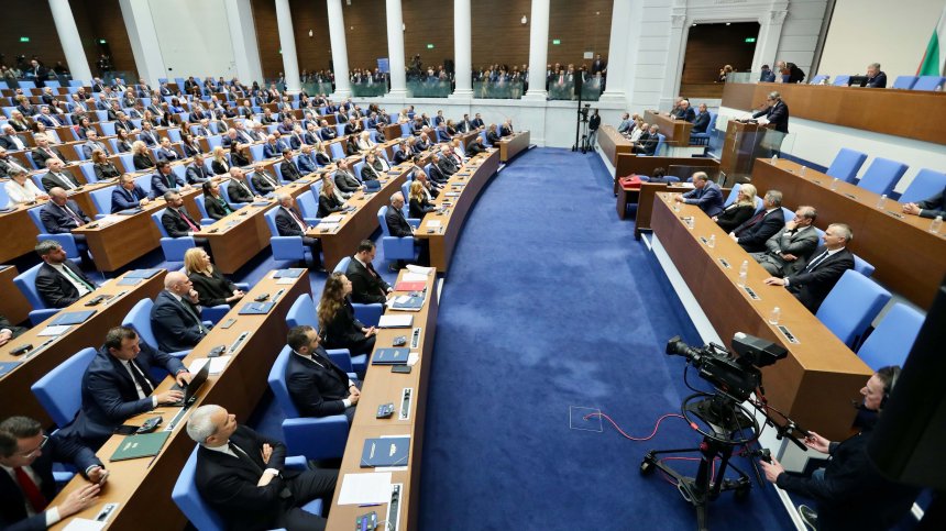 Парламентът прие промени в Изборния кодекс: Падна лимитът за секции извън ЕС