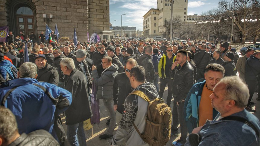 "Продължаваме промяната" и "Възраждане" поканиха на преговори синдикатите в МВР
