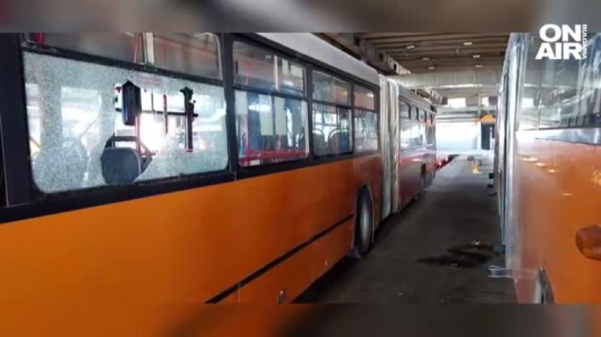 Вандали трошиха автобуси в ромския квартал в София, шофьор пострада след свада