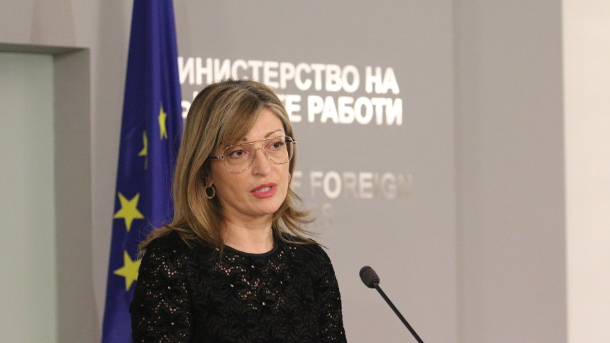 Помагаме със 100 хил. евро и минерална вода на Хърватия след адските трусове