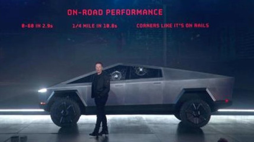 Tesla привлече погледите с екстравагантен и... грозен пикап