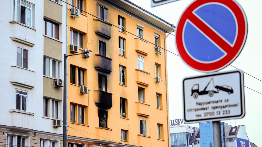 Две деца са в критично състояние след пожара в София снощи