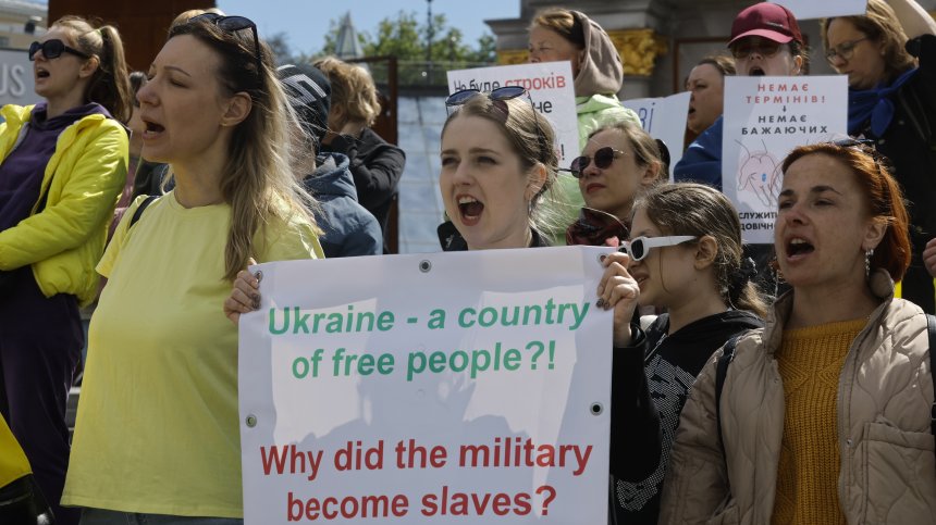 Загиват десетки бягащи от мобилизация във войната украинци
