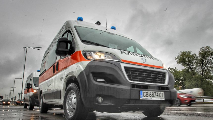 Шофьор блъсна друг водач на АМ "Тракия", спрял да провери автомобила си