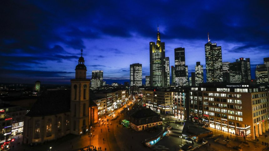 Учени доказаха: Времето тече по-бързо на върха на небостъргачите